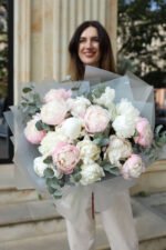 Букет з 17 півоній Гарденія