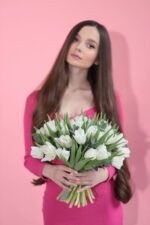 25 піоновидних білих тюльпанів з евкаліптом (без упаковки) - Зображення 2