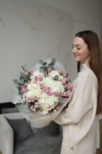 Букет з гортензій та кущових троянд Лейла - Зображення 2