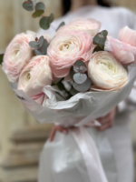 Букет з 9 ранункулюсами і евкаліптом - Image 2