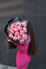 Букет з 15 півоній Етчед Салмон - Зображення 2