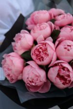 Букет з 15 півоній Етчед Салмон - Зображення 4