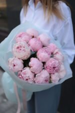 Букет з 15 півоніями Сара Бернард - Зображення 4