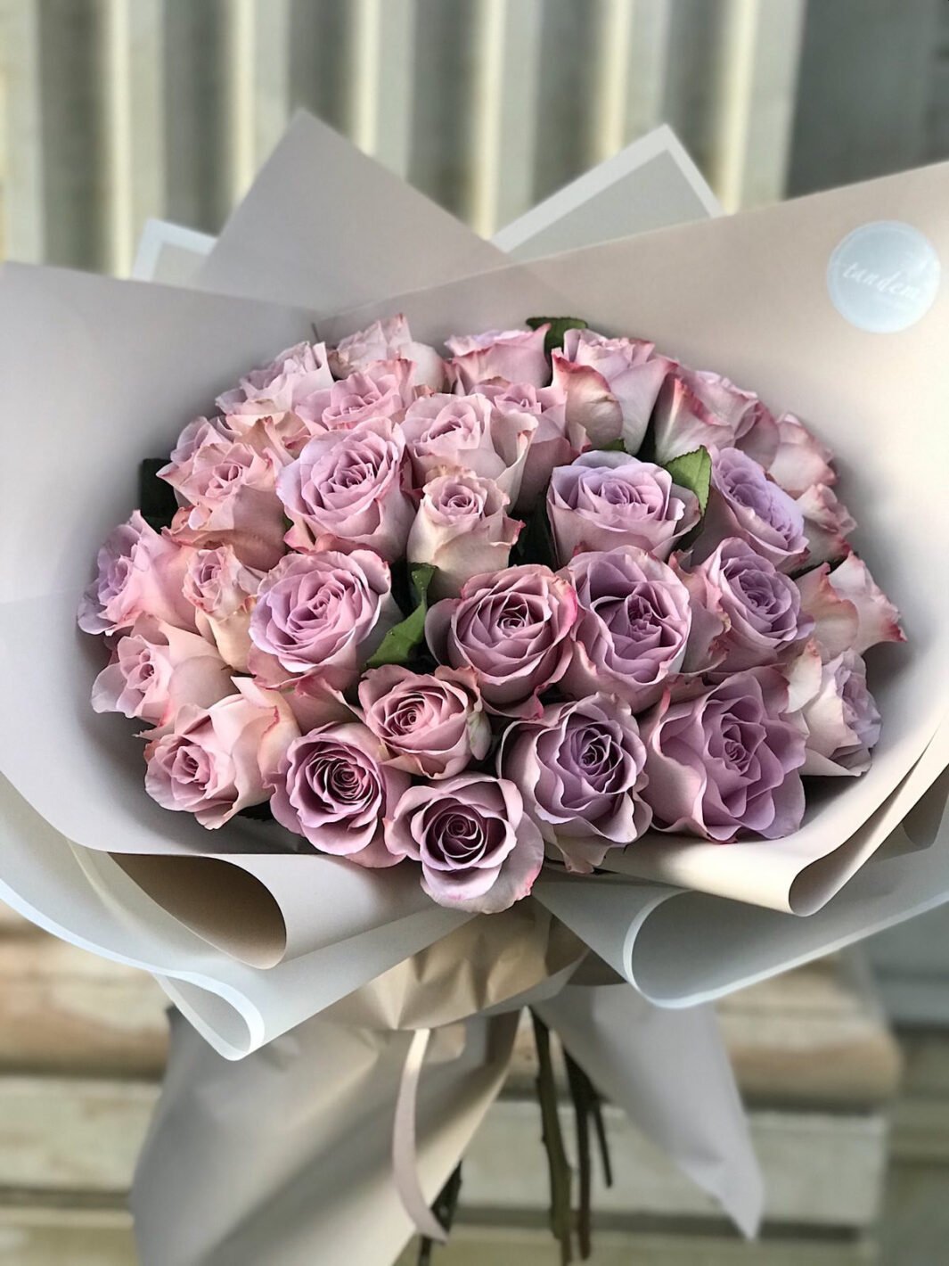 file Букет з 31 троянди сорту Меморі Лейн - Зображення 1