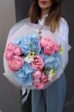 Букет з гортензією, півоніями  Етчед салмон та піоновидними трояндами