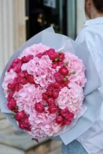 Букет з рожевих гортензій і троянд Марвеловз баблз - Зображення 3