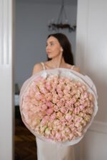 Bouquet of 101 pink roses Athena