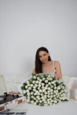 Букет зі 101 білого тюльпана - Зображення 6