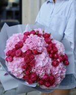 Букет з рожевих гортензій і троянд Марвеловз баблз