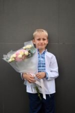 Букет-комплімент з гортензією та піоновидними трояндами Піоні Баблз - Зображення 2