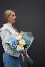 Букет з гортензії та піоновидних троянд Кендл - Зображення 3