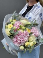 Букет з рожевими гортензіями та піоновидними трояндами Піоні Баблз - Зображення 3