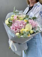 Букет з рожевими гортензіями та піоновидними трояндами Піоні Баблз - Зображення 2