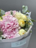 Букет з рожевими гортензіями та піоновидними трояндами Піоні Баблз - Зображення 4