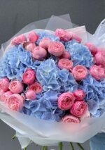 Букет з гортензій та піоновидних троянд Сільва Пінк