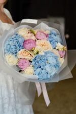 Букет з півоній Сара, гортензій та піоновидних троянд