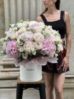 Велика біло-рожева  коробка ХXL з гортензіями та піоновидними трояндами - Зображення 2