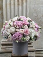 Велика біло-рожева  коробка ХXL з гортензіями та піоновидними трояндами