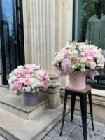 Велика біло-рожева  коробка ХXL з гортензіями та піоновидними трояндами - Зображення 3