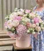 Велика пастельна коробка ХXL з гортензіями та піоновидними трояндами