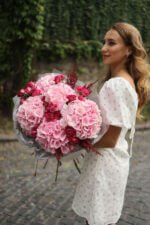 Великий букет з рожевих гортензій та малинових троянд Марвеловз - Зображення 2