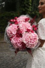 Великий букет з рожевих гортензій та малинових троянд Марвеловз