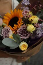 Букет мікс з соняхом у крафті - Зображення 3