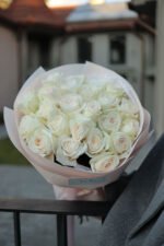 Букет з 25 піоновидних троянд Вайт Охара