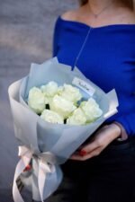 Bouquet of 7 white roses Athena