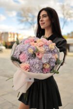 Букет з лавандовою гортензією, квіксендом та пінк мондіалем