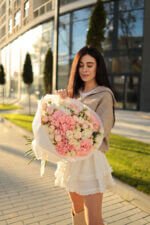 Великий букет з гортензій та еустоми, кущових троянд - Зображення 4