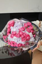 Букет з гортензією та піоновидними трояндами Марвеловс баблз - Зображення 3