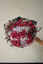 Букет з гортензією та піоновидними трояндами Марвеловс баблз - Зображення 2