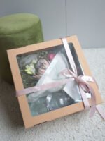 Подарунковий бокс з букетиком, вазою та сікатором