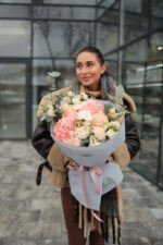 Букет з гортензією та піоновидними троядами - Image 3