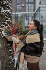 Букет з хвої нобіліс та ягід ілексу