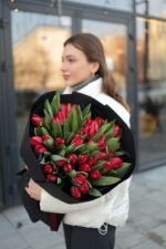 Букет з 51 червоного тюльпану - Image 3