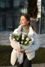 Букет з 15 тюльпанів та евкаліпту - Зображення 4