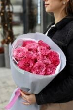 Букет з 11 піоновидних троянд Кантрі блюз