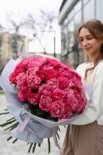 Букет з 51 піоновидної троянди Кантрі блюз