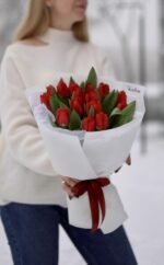 Букет з 15 червоних тюльпанів - Зображення 4