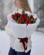 Букет з 15 червоних тюльпанів - Зображення 3