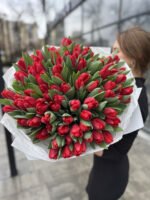 Букет зі 101 червоного тюльпану - Зображення 4