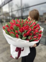 Букет зі 101 червоного тюльпану