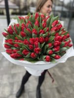 Букет зі 101 червоного тюльпану - Зображення 2