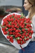 Букет зі 101 червоного тюльпану