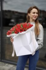 Букет зі 101 червоного тюльпану - Зображення 2