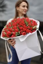 Букет зі 101 червоного тюльпану - Зображення 3