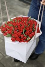 Букет зі 101 червоного тюльпану - Зображення 4