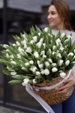 Кошик  зі 101 білого  тюльпану - Image 3